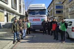 Bingöl'de Suriye'ye 3 Tır yardım malzemesi toplandı