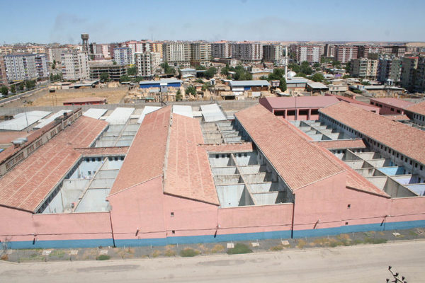 DİYARBAKIR CEZAEVİ MECLİS’TE