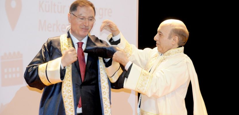 Dicle Üniversitesi’nden Başdenetçi Şeref Malkoç’a fahri doktora unvanı