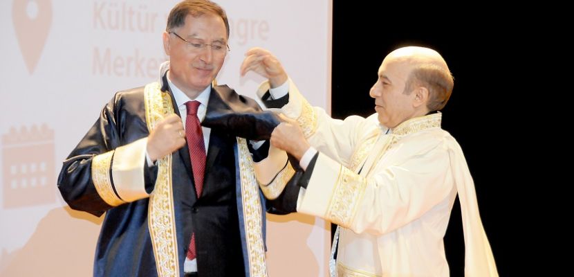 Dicle Üniversitesi'nden Başdenetçi Şeref Malkoç'a fahri doktora unvanı