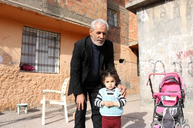 2 genç kız, 3 yaşındaki çocuğu kaçırdı!!