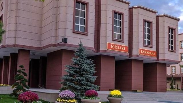İçişleri Bakanlığı, 8 belediye başkanını görevden aldı