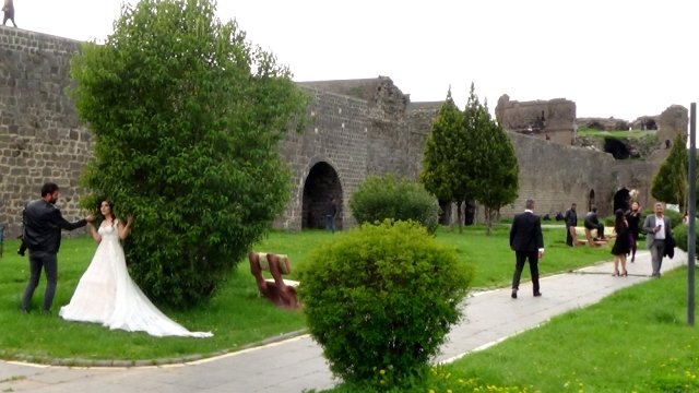 Diyarbakır ‘evde kal’ çağrılarına uymadı!