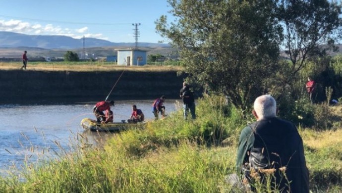 Suya giren 2 çocuk kayboldu!