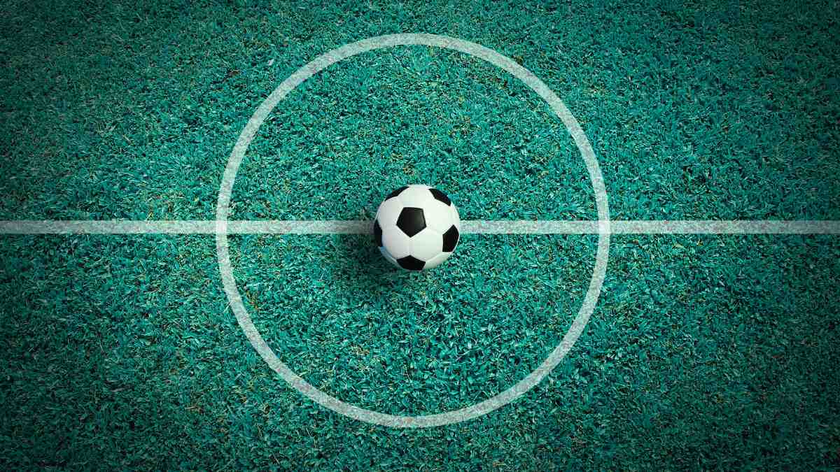 Dünyaca ünlü eski futbolcu Amedspor maçını izlemeye geldi