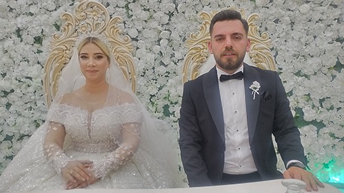 Kaygısız ailelerinin muhteşem düğünü