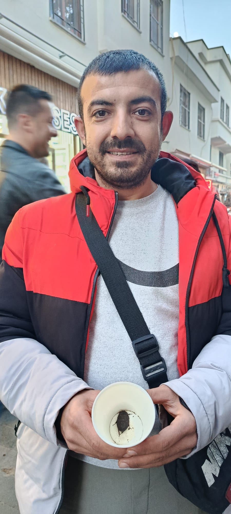 VİDEOLU- Diyarbakır’da böcek sürprizi!