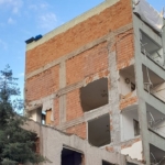 Diyarbakır’da hasarlı bina yıkılırken sağlam binalar zarar görüyor