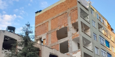 Diyarbakır’da hasarlı bina yıkılırken sağlam binalar zarar görüyor