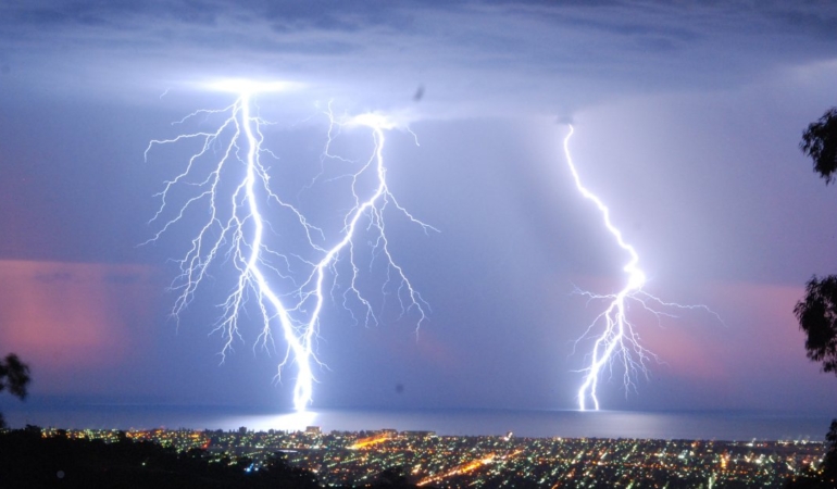 Diyarbakır'da yıldırım isabet eden iki kuzen hayatını kaybetti!