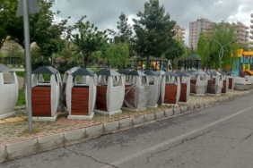Diyarbakır'da park mobilyaları çürümeye terk edildi!